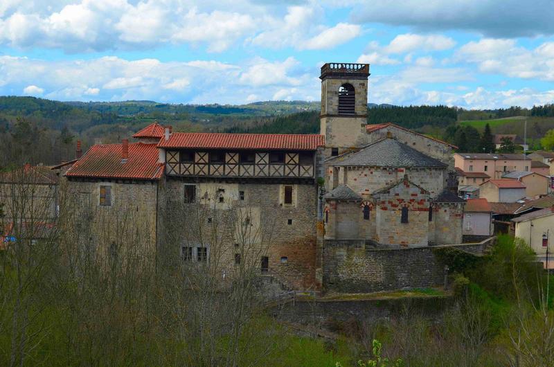 ensemble est de l'ancien prieuré et du chevet de l'église, vue générale