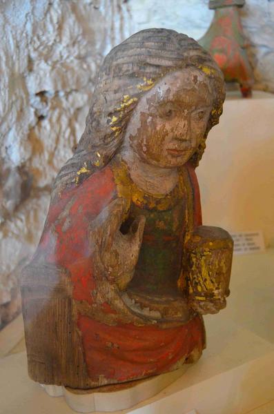 Statue (fragment) : Sainte Madeleine