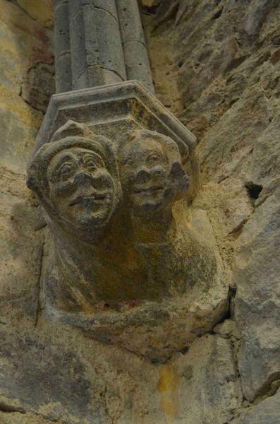 salle carrée, culot sculpté : couple