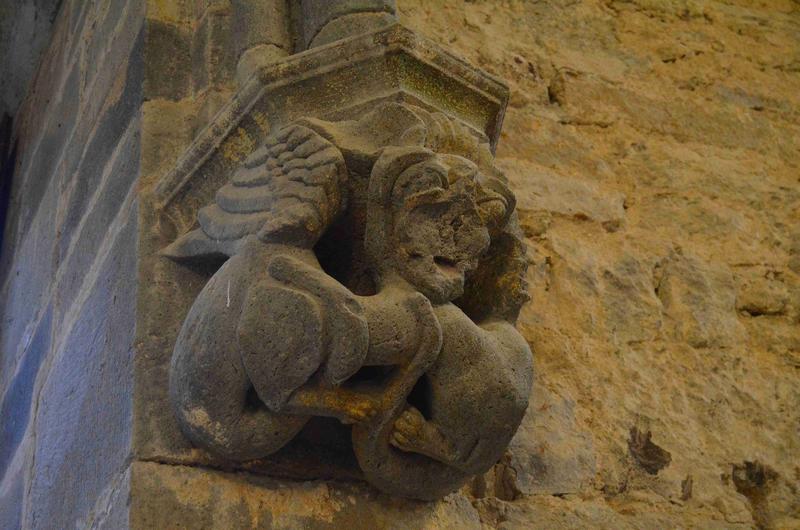 salle carrée, culot sculpté : animal fantastique