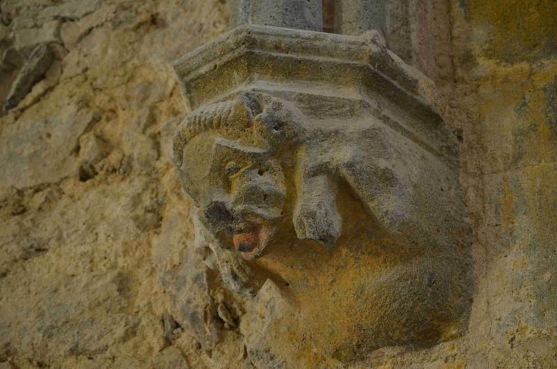 salle carrée, culot sculpté : animal fantastique