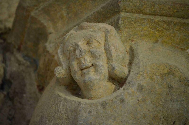 salle carrée, culot sculpté : personnage masculin