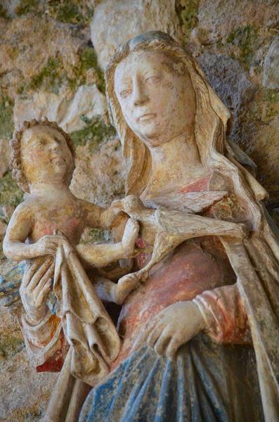 statue : Vierge à l'enfant, vue partielle