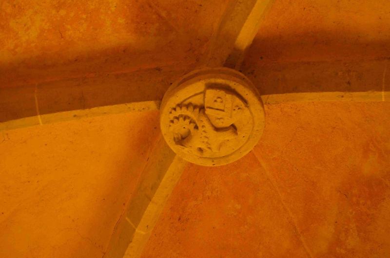 Chapelle sud, détail de la clé de voûté : écusson des Duprat