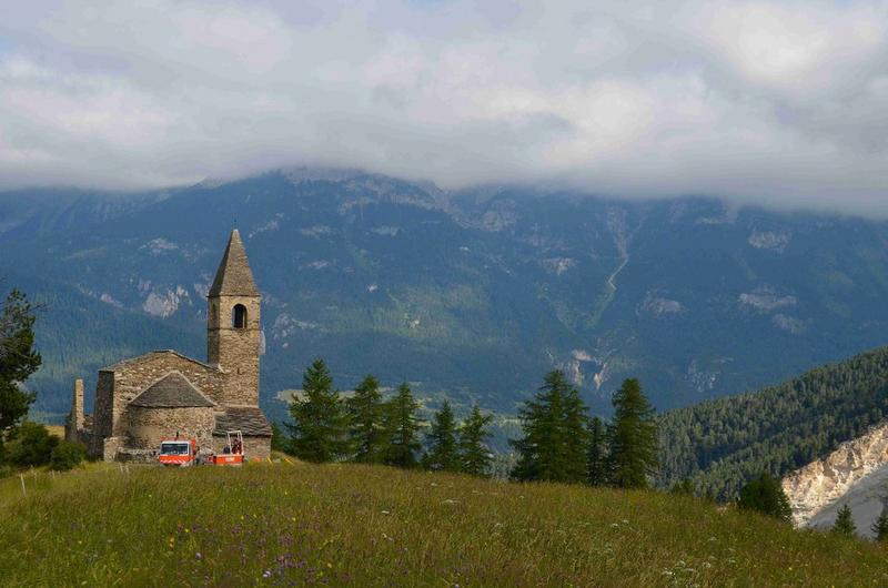 vue générale de l'église dans son environnement