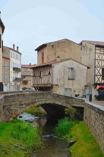 vue générale du pont et de la maison du Poids public