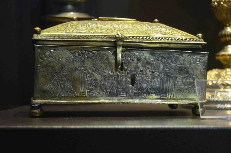 coffret, vue générale de la face principale