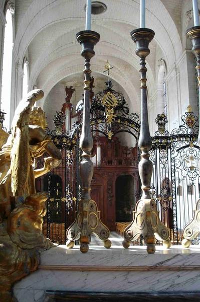 chandeliers du maître-autel, vue partielle - © Ministère de la Culture (France), Médiathèque du patrimoine et de la photographie, droits réservés