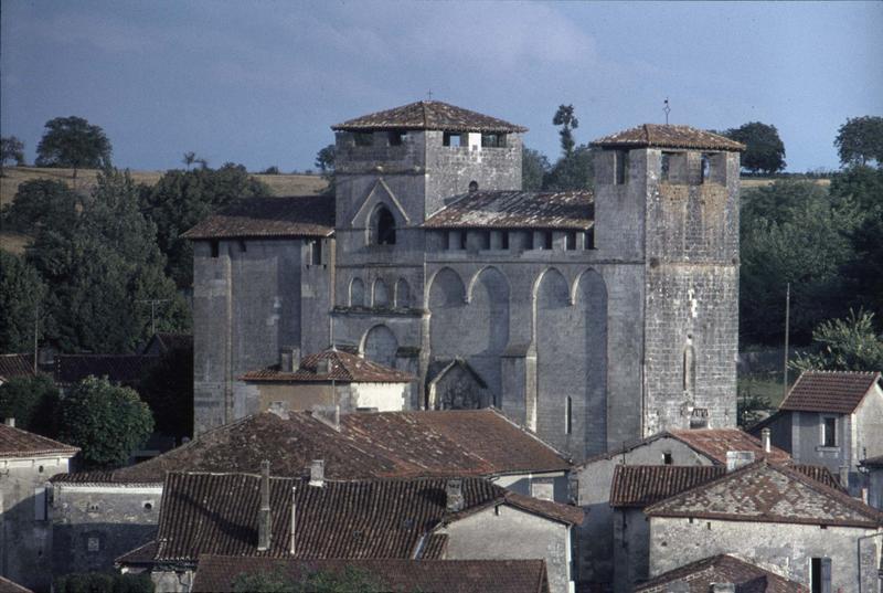 Ensemble nord et maisons environnantes