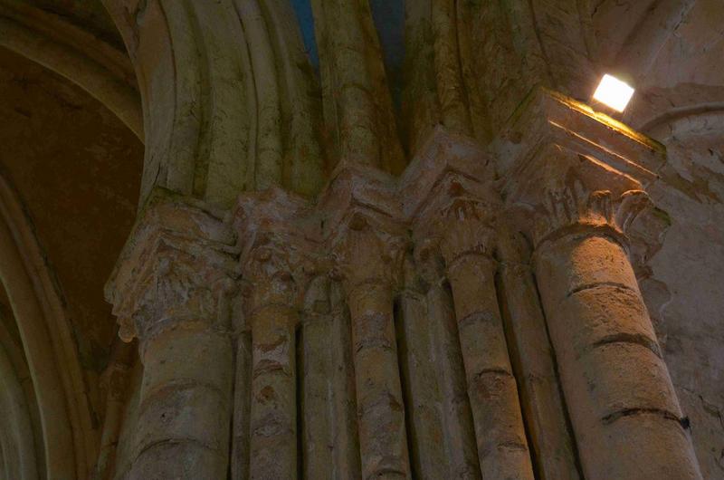 chapiteaux du pilier sud-est de la croisée du transept, vue générale