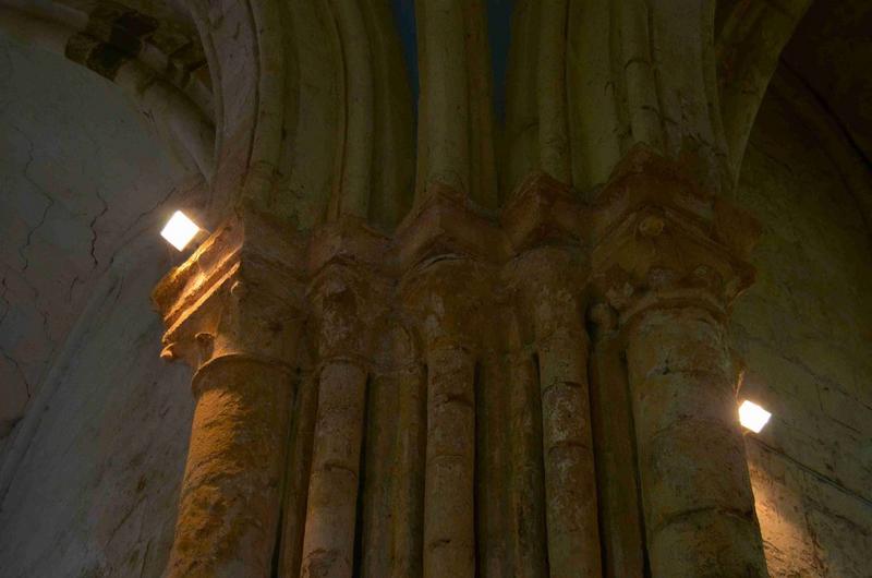 chapiteaux du pilier nord-est de la croisée du transept, vue générale