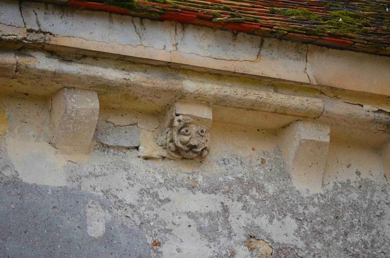 façade nord-est, détail, corbeau de pierre sculpté