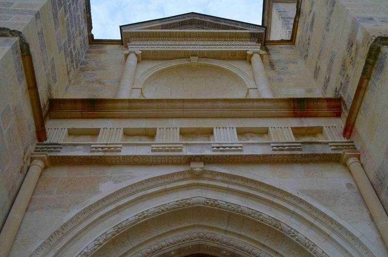 façade nord-ouest, détail, niche située au-dessus du porche central