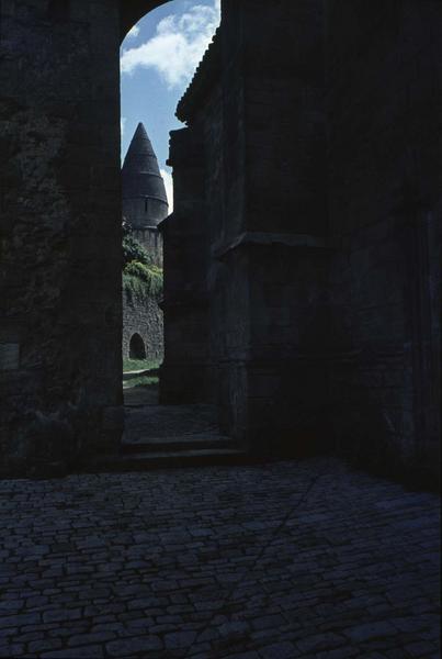 La Lanterne des morts, façade de l'église