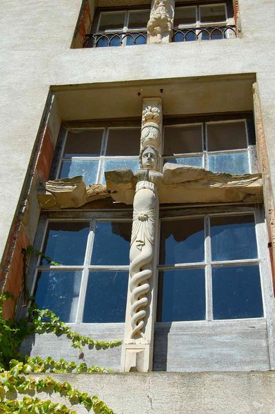 façade sud, fenêtre à meneau, vue générale