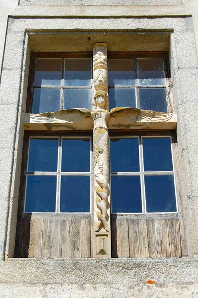 façade sud, fenêtre à meneau, vue générale