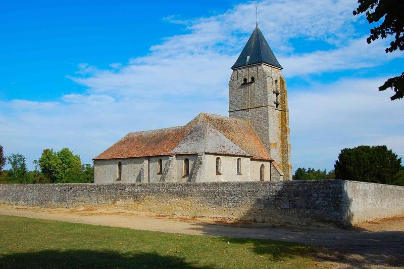 vue générale de l'église dans son environnement