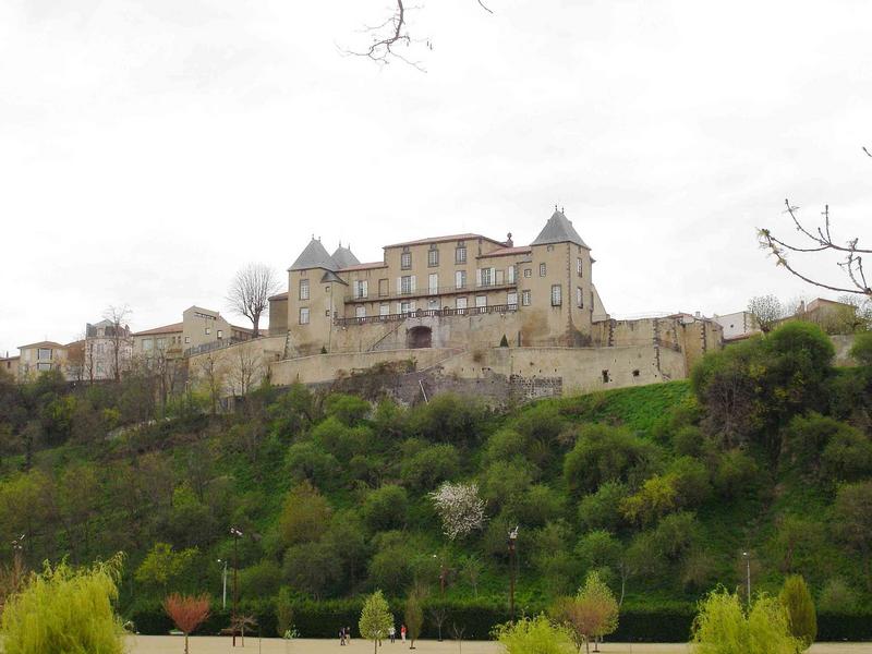 vue générale du château dans son environnement