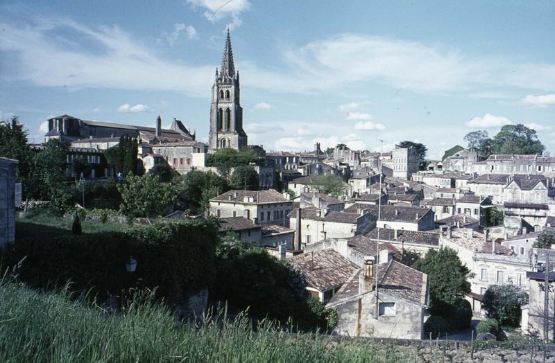 Vue générale de la ville, clocher de l'église