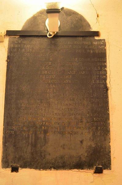 plaque commémorative de la mort et de la fondation obituaire d'Antoine Pinterel, seigneur d'Etampes, et de la mort d'Oger Pinterel, son fils, vue générale - © Ministère de la Culture (France), Médiathèque du patrimoine et de la photographie, diffusion RMN-GP