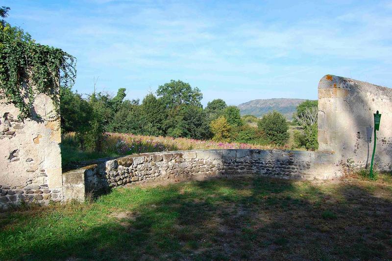 mur de clôture ouest, ouverture située dans le prolongement de grande allée, vue générale