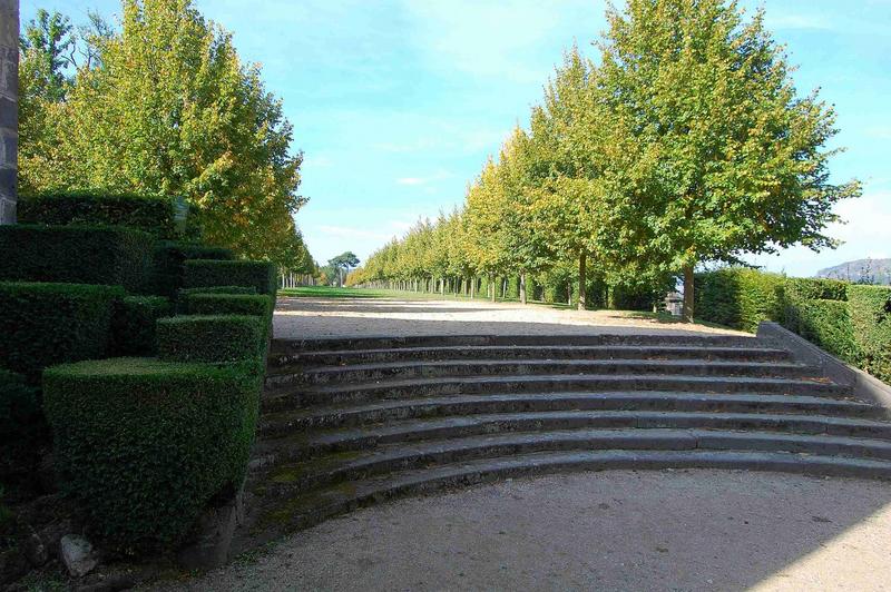 escalier menant à la grande allée du parc ouest, vue générale