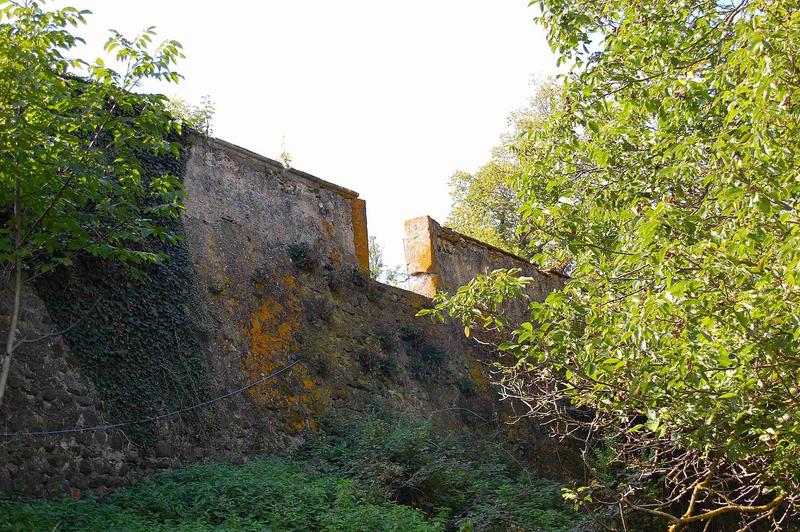 mur de clôture nord du parc, vue partielle