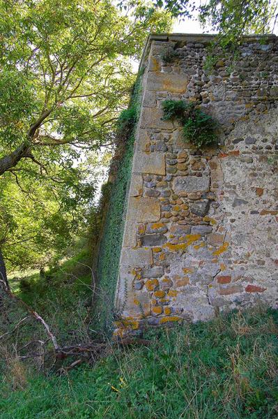 angle nord-ouest du mur de soutenement du parc, vue générale