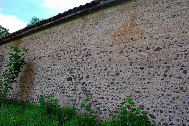 bâtiment des communs, mur est, vue partielle