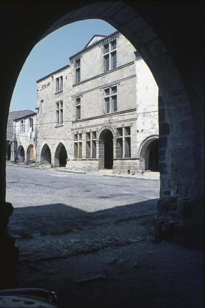 Façade sur la place du Marché-Dieu