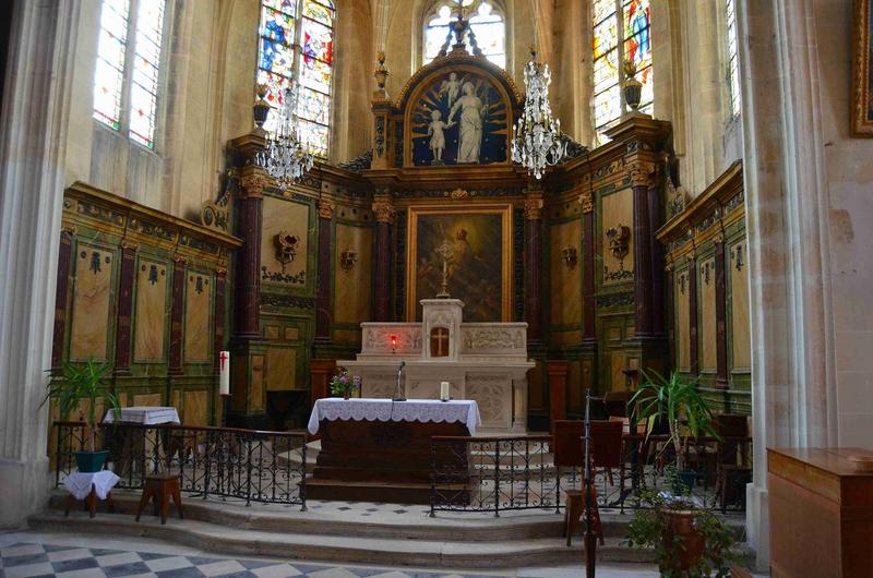 retable du maître-autel, tableau : La Résurrection du Christ, 2 statues : Saint Cyr, Sainte Julitte ; lambris de revêtement, clôture de choeur (table de communion), vue générale - © Ministère de la Culture (France), Médiathèque du patrimoine et de la photographie, diffusion RMN-GP