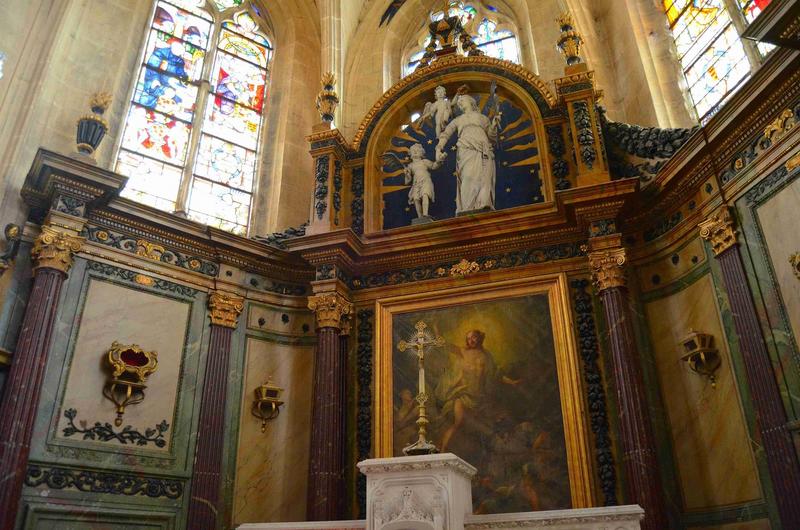 retable du maître-autel, tableau : La Résurrection du Christ, 2 statues : Saint Cyr, Sainte Julitte ; lambris de revêtement, clôture de choeur (table de communion), vue partielle - © Ministère de la Culture (France), Médiathèque du patrimoine et de la photographie, diffusion RMN-GP