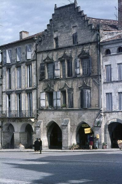 Façade à pignon sur la place de la cathédrale