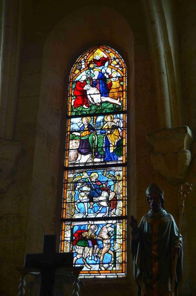 verrière : saint Nicolas, sainte Barbe, saint Martin, scène de la Déploration, vue générale