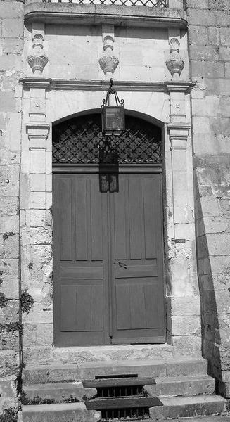 vue générale de la porche d'accès est