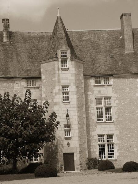 Façade sud, vue générale de la tour d'escalier