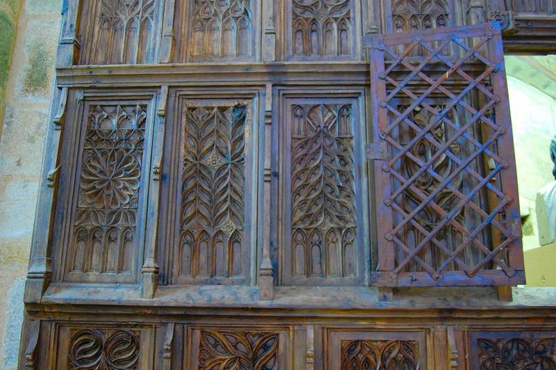 lambris de revêtement, dit armoire à reliques ou buffet de saint Geoffroy, détail