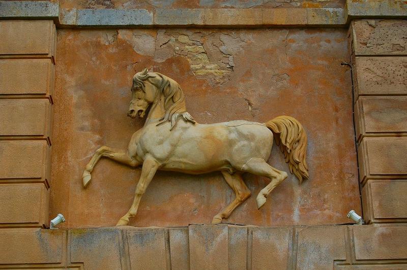 anciennes écuries, porche nord, détail