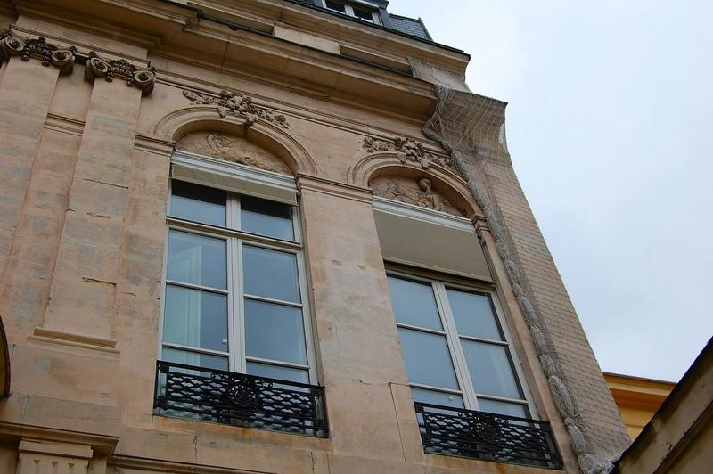 façade sud, détail des baies du 1er niveau