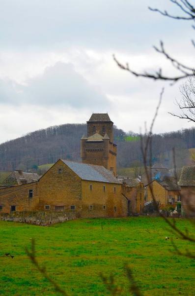 vue générale de l'église dans son environnement