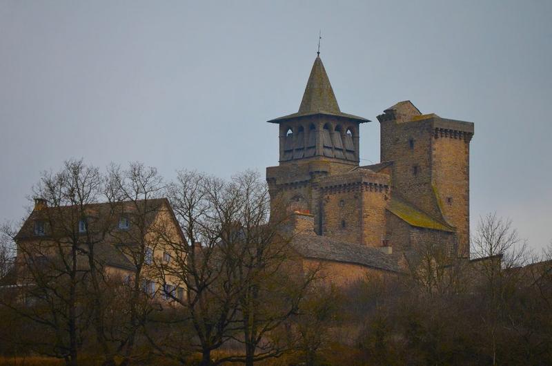 vue générale de l'église dans son environnement