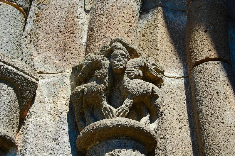 porche d'accès sud, détail d'un chapiteau