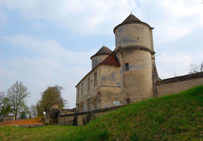 tours de Fécamp depuis l'intérieur de l'enceinte, vue générale