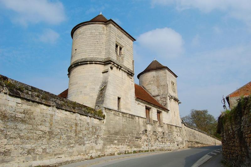 tours de Fécamp depuis l'extérieur de l'enceinte, vue générale