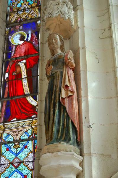 statue : sainte Menéhoulde, vue générale - © Ministère de la Culture (France), Médiathèque du patrimoine et de la photographie, diffusion RMN-GP