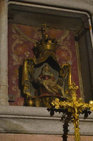 groupe sculpté, dais de procession (statuette) dit Notre-Dame-de-Layre : Vierge de Pitié, vue générale