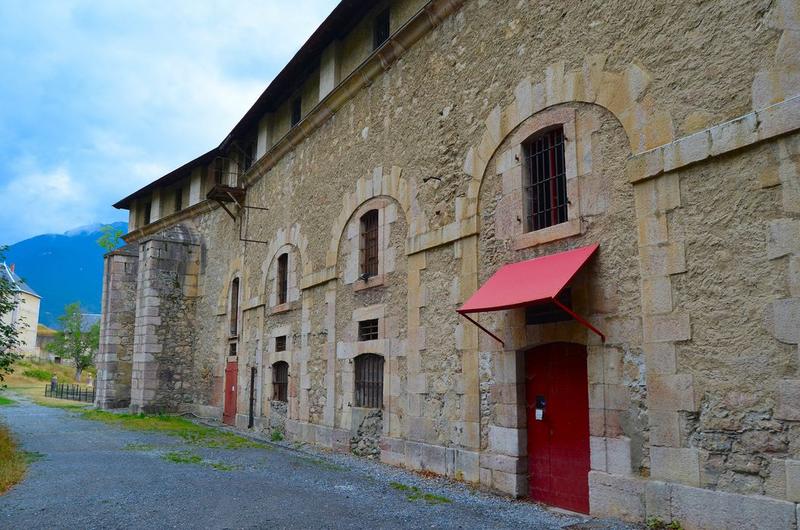 façade nord, vue partielle, caserne Rochambeau