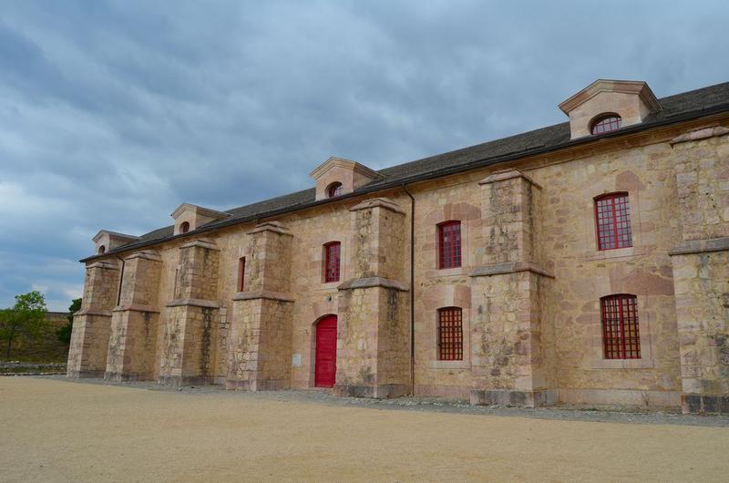 façade sud-ouest de l'arsenal, vue partielle