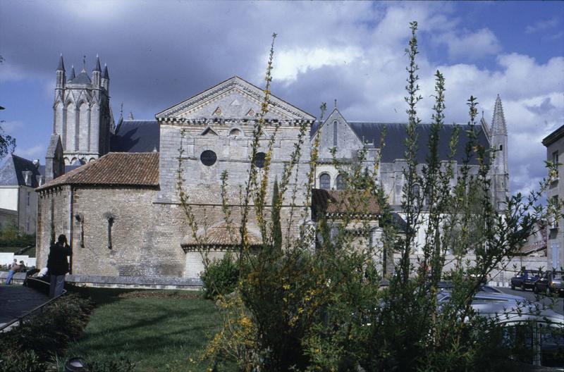 Ensemble sud, clocher de la cathédrale à l'arrière-plan