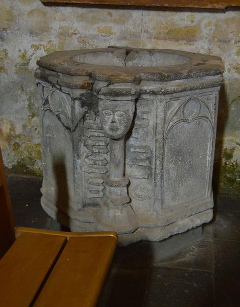 fonts baptismaux (cuve baptismale), vue générale - © Ministère de la Culture (France), Médiathèque du patrimoine et de la photographie, diffusion RMN-GP